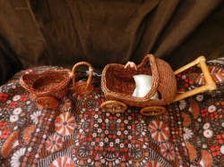 2 wicker carriages a